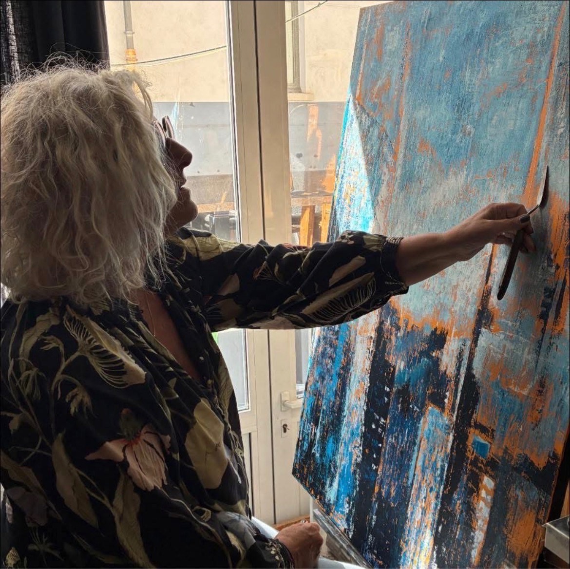 Pascale Abramovici au travail dans son atelier